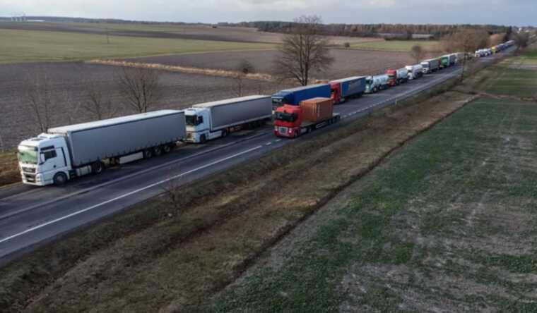 Кордон Польщі з Україною обіцяють розблокувати до першого березня