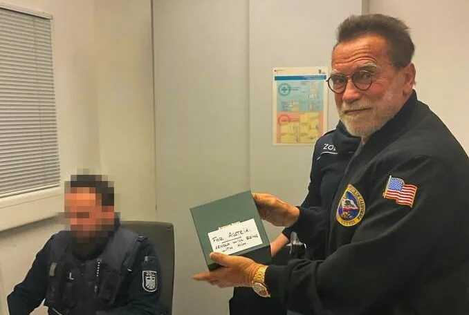 BILD: Арнольд Шварценеггер был задержан в аэропорту Мюнхена