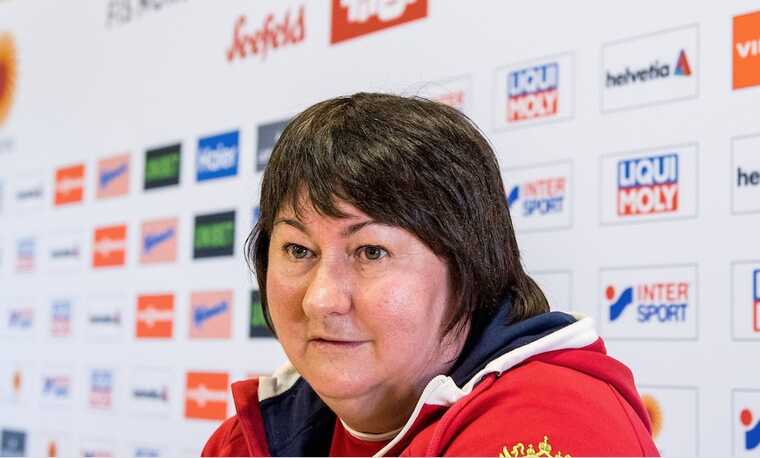 Российская олимпийская чемпионка Вяльбе в очередной раз унизилась перед Путиным