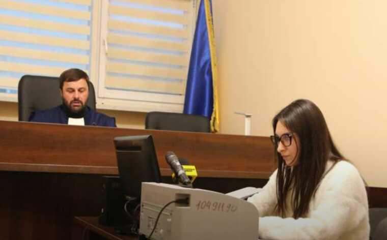 Порошенко через суд хоче повернути мільйон гривень компенсації за квитки на літак