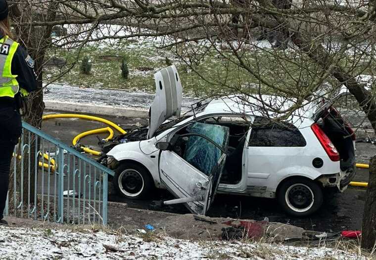 В Днепре взорвался автомобиль с людьми внутри: травмирован водитель