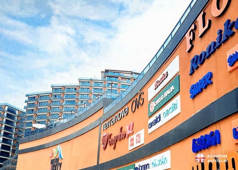 У грузинському Батумі евакуювали найбільші ТРЦ, ймовірно, через "замінування"