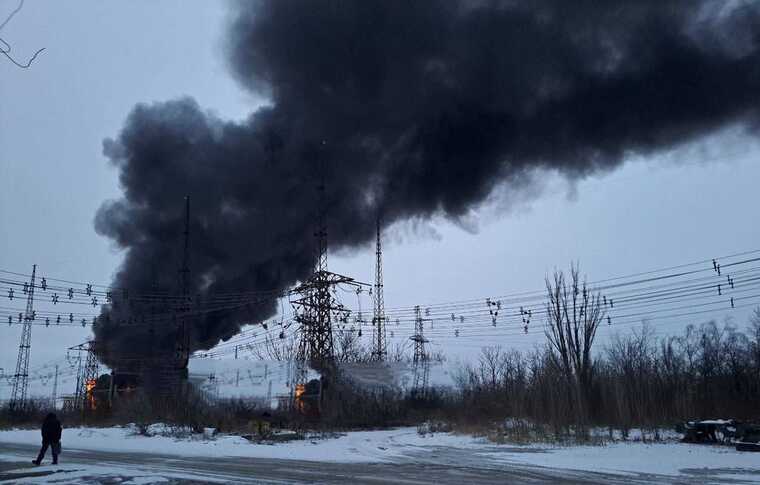 В окупованих Донецьку та Макіївці повідомляють про "прильоти": є пожежі та знеструмлення