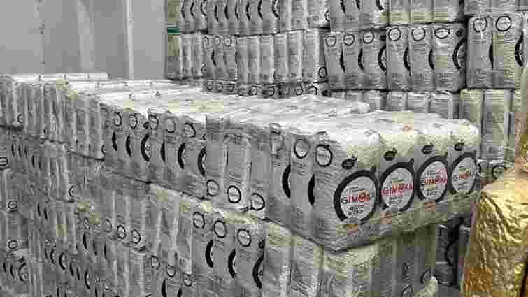 Мешканець Львівщини намагався ввезти в Україну 3,5 тонни контрабандної італійської кави