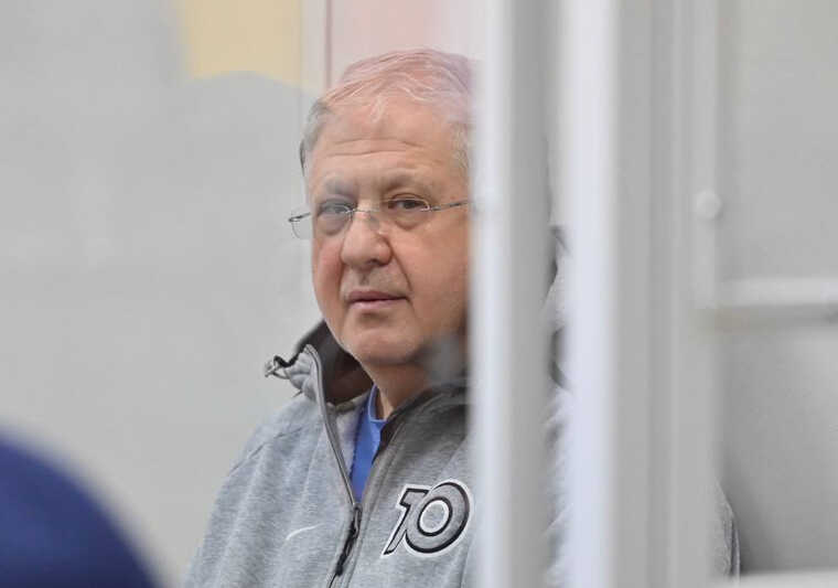 У Шевченківському суді Києва розпочалося судове засідання щодо продовження запобіжного заходу бізнесменові Коломойському