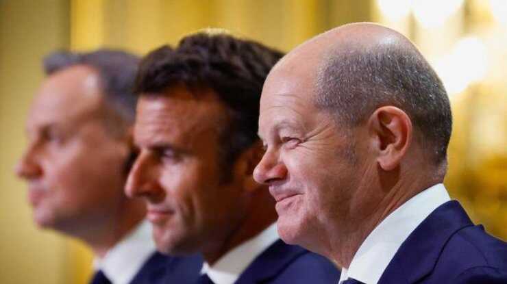 Bloomberg: Франция и Германия спорят из-за военной помощи Украине