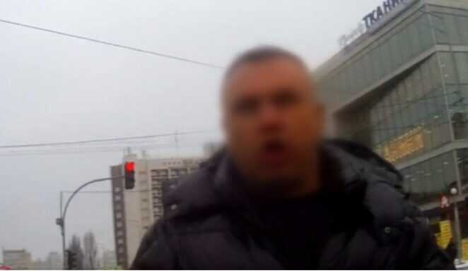 В столице избили водителя эвакуатора и инспектора по парковке