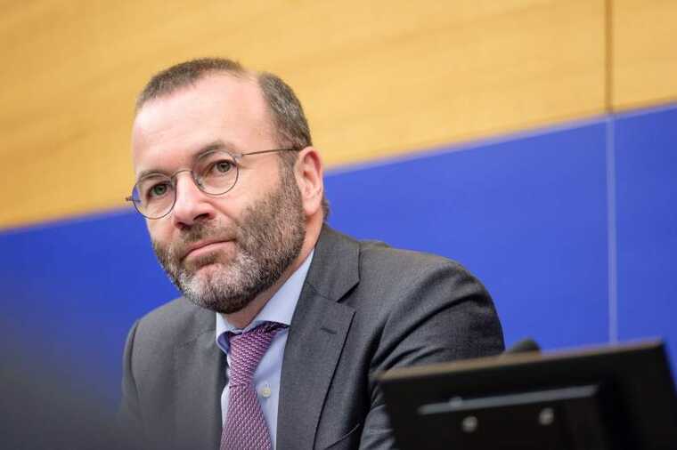 Президент EPP приїхав до Києва і дорікнув Фіцо за брехню про "відсутність війни"