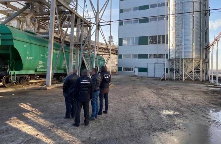 Ексдиректору господарства Інституту бджільництва висунули підозру