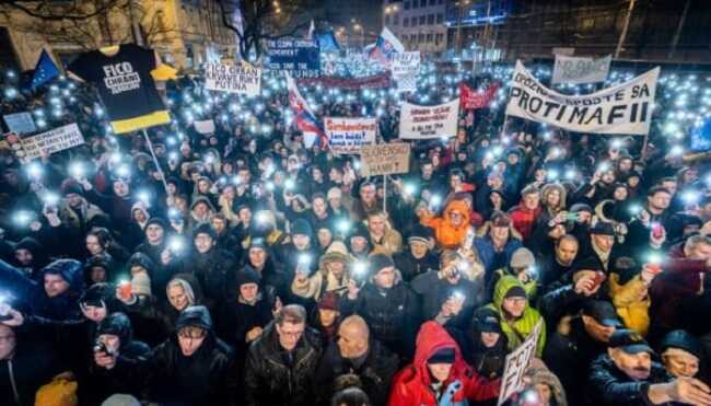 У Словаччині пройшли масові протести проти уряду проросійського прем’єра Роберта Фіцо