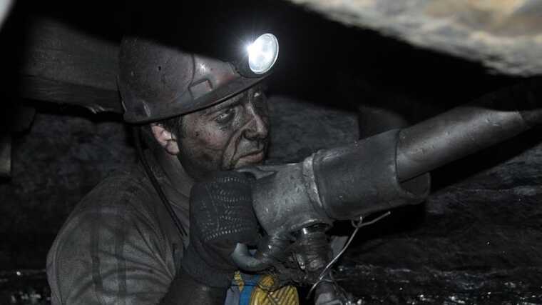 Стало відомо, скільки шахтарів зараз працюють на шахтах окупованої Донеччини