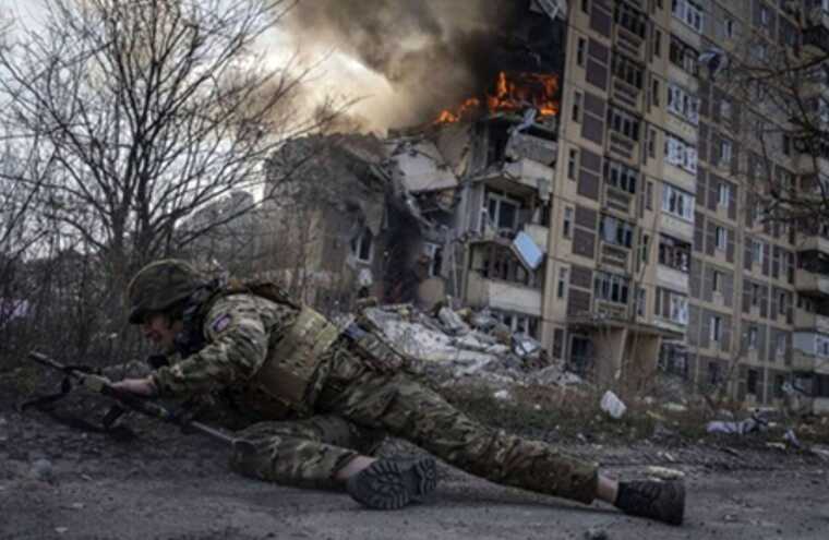 Загарбники небезпечно просунулися під Авдіївкою: розумним рішенням буде виведення українського гарнізону, – військовий