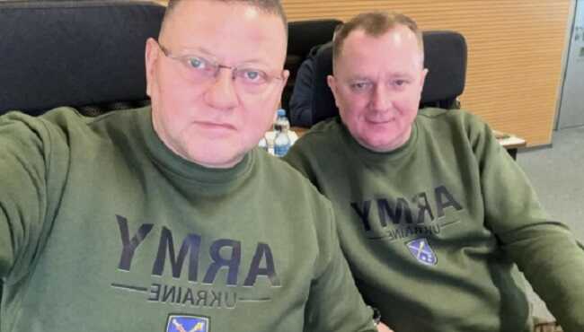 Залужний після чуток про відставку опублікував фото з начальником Генштабу на робочому місці