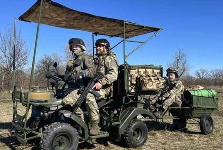 Українські інженери на базі квадроциклу створили електричну евакуаційну машину