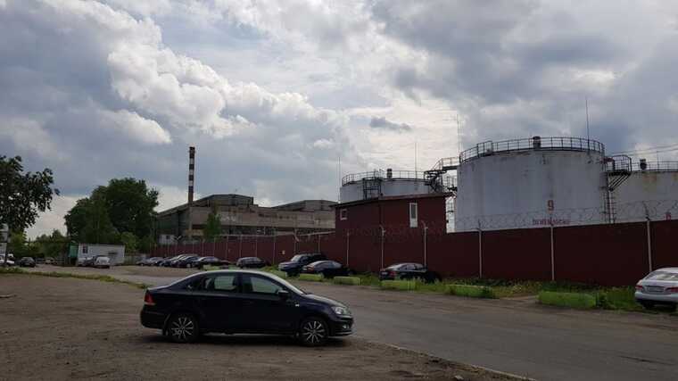 Появились фото последствий атаки на НПЗ в Санкт-Петербурге