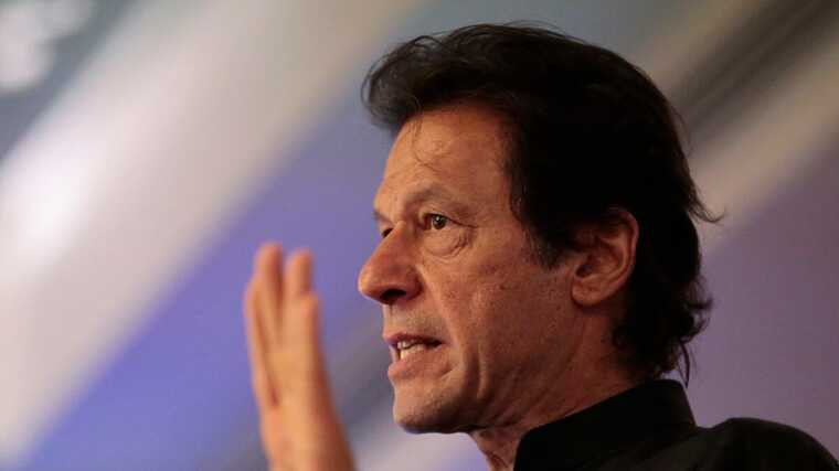 Экс-премьера Пакистана бросили за решетку на 10 лет за разглашение гостайны