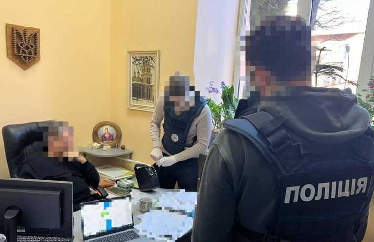 В Киеве на взятке задержан врач из медицинского центра Минобороны