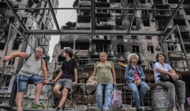 Окупанти віддали зруйнований Маріуполь таджикам, які отримали російські паспорти: "Ось такий "руській мір"