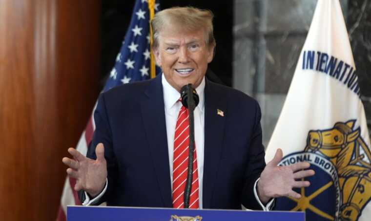 Трампу здалося, що він схожий на Елвіса Преслі