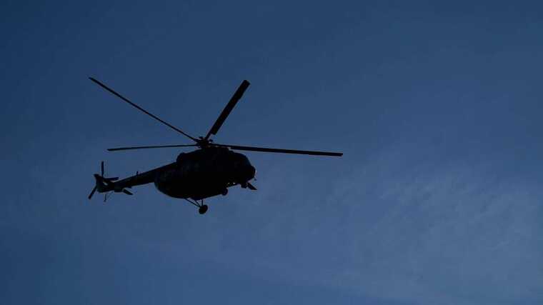У РФ після падіння на лід затонув гелікоптер Мі-8