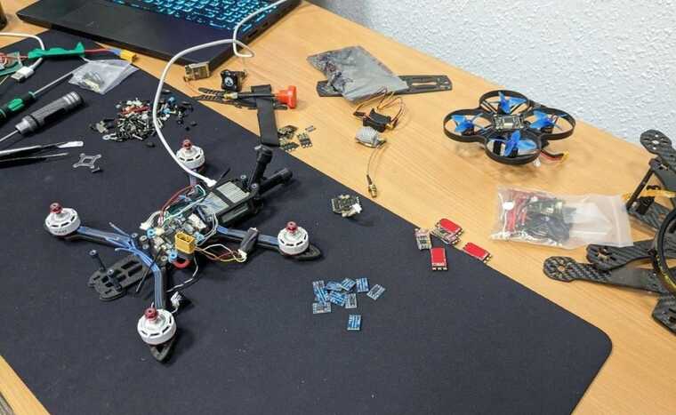 ЦНС: Окупанти на захоплених територіях України хочуть навчати дітей збирати дрони