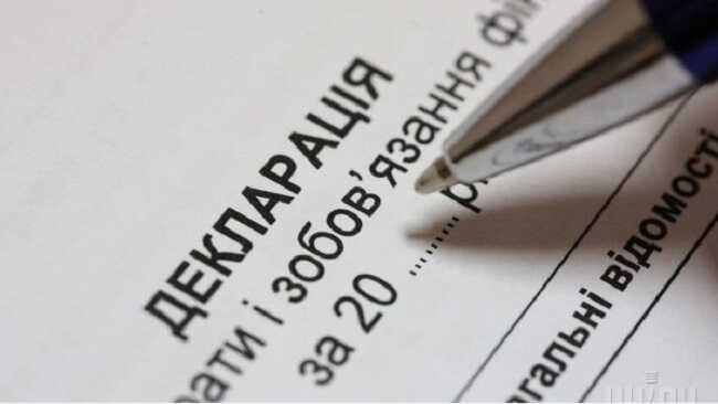 Що приховує декларація шанувальника заміських будинків податківця Артема Чехлова