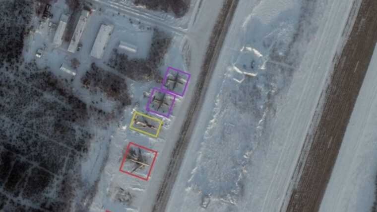 В Сети опубликовали спутниковые снимки с аэродрома "Оленья"