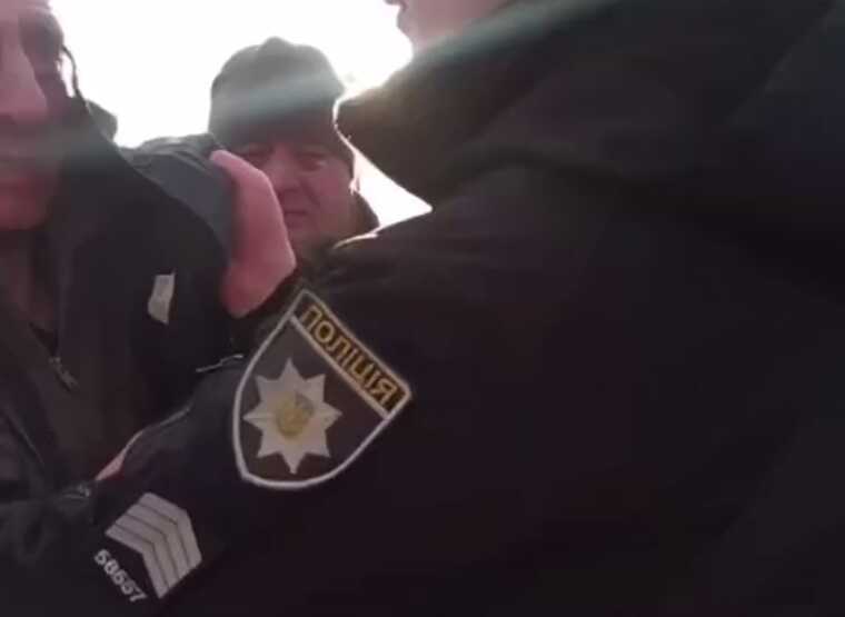 A video of a man being forcibly detained by police in Kamen-Kashirskoye, Volyn region, was published online