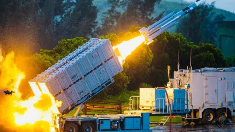 У Китаї посміялися над ракетою Hsiung Feng IIE армії Тайваню: легко буде збивати