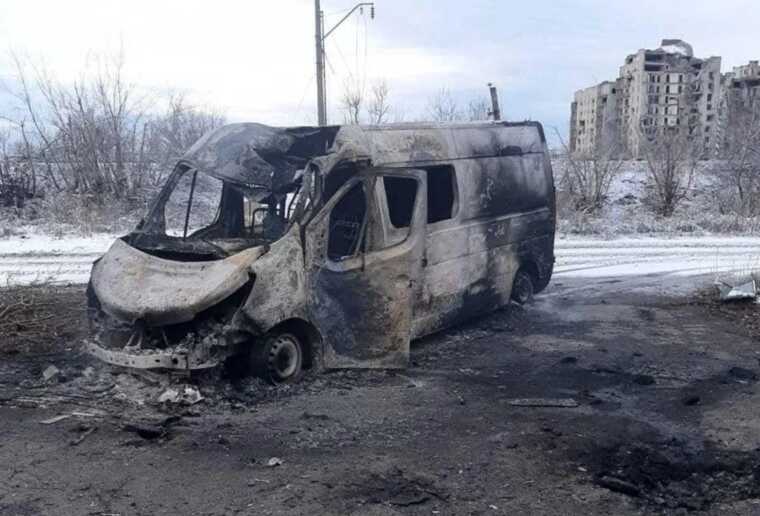 Оккупанты в Авдеевке ранили украинского волонтера: его авто добили вторым ударом