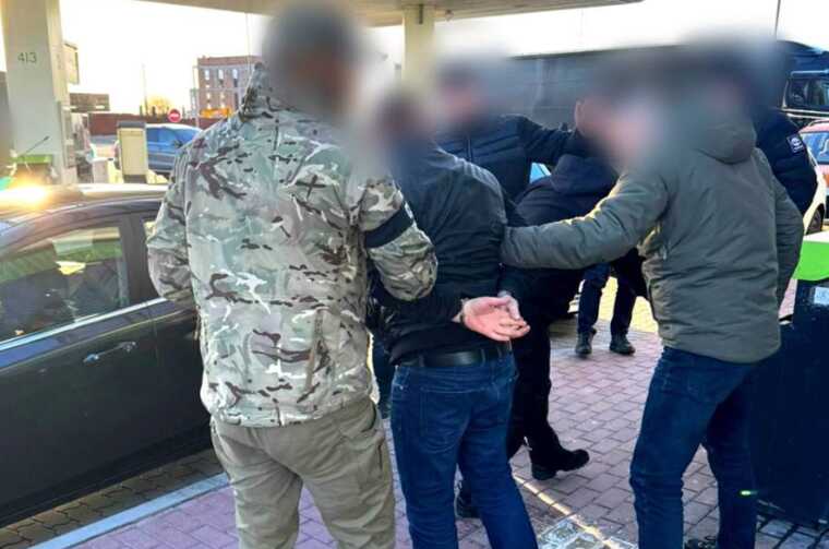 Во Львовской области руководитель благотворительной организации помогал уклонистам