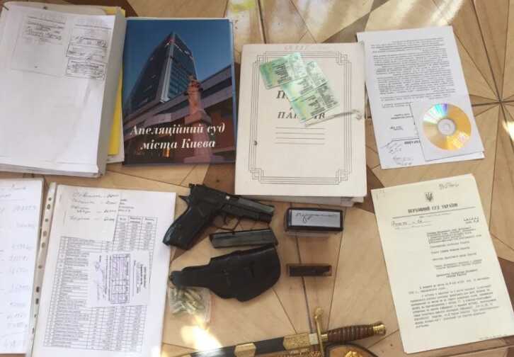 Як ексголова Апеляційного суду Києва та його син тягнуть з держави гроші