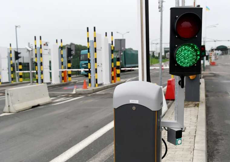 На кордоні з Польщею на ПП «Шегині-Медика» відновили рух вантажівок