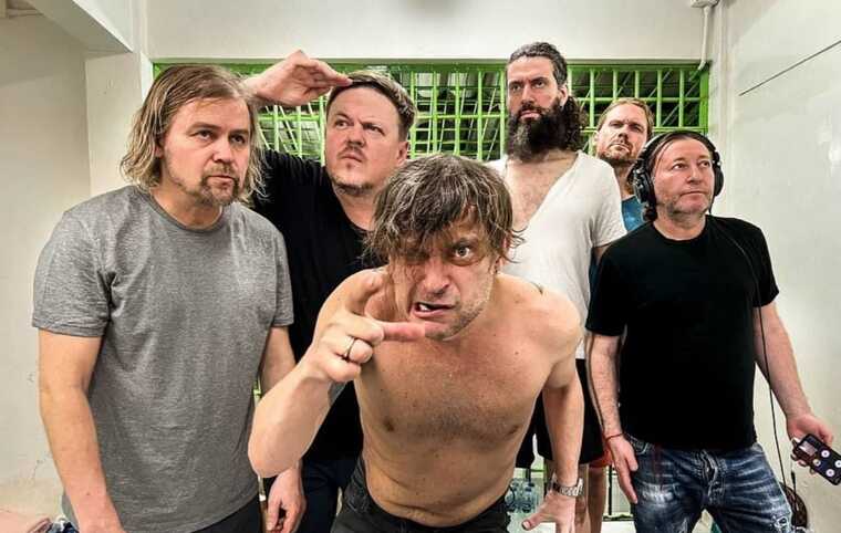 Учасники гурту «Бі-2» показали фото та відео з тайської депортаційної в’язниці