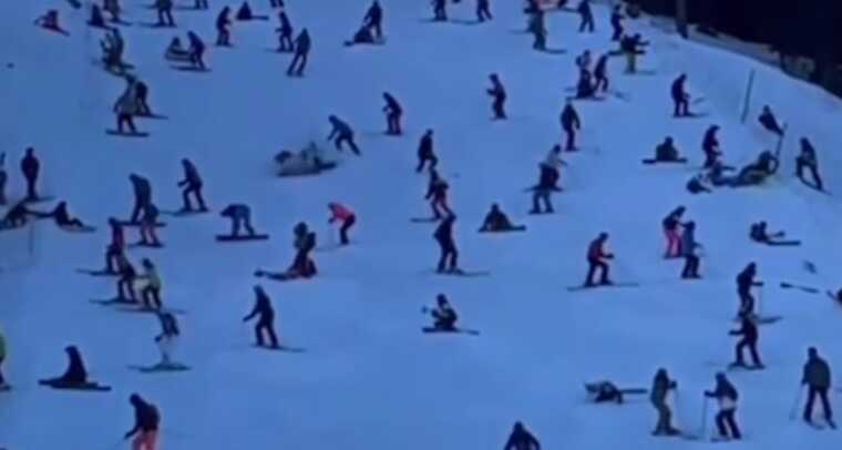 В Австрії п’яні лижники заблокували гірськолижний схил - BILD