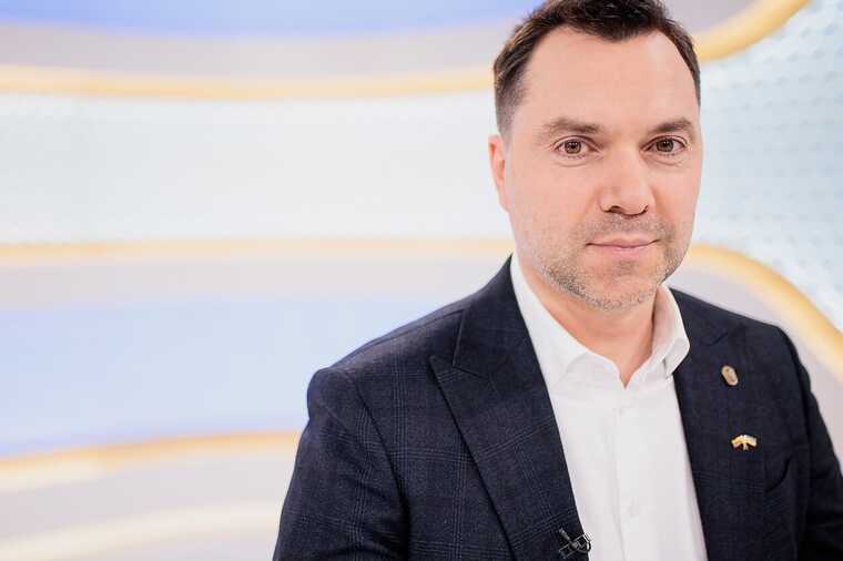 Батальйон Монако: Арестовича помітили на Лазуровому узбережжі