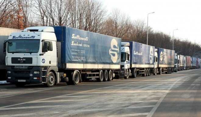 Через блокаду польських фермерів черги на кордоні досягли 12 кілометрів