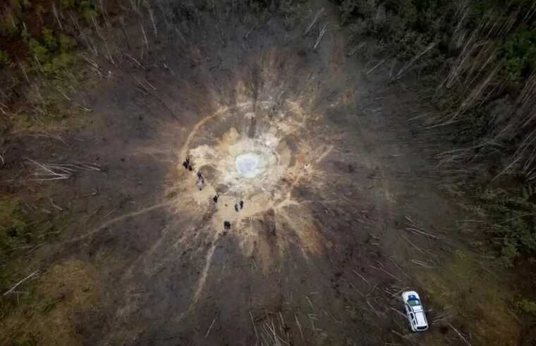 Величезна вирва під Бучею: вибухнула ракета КНДР, імовірно вона потужніша за російські