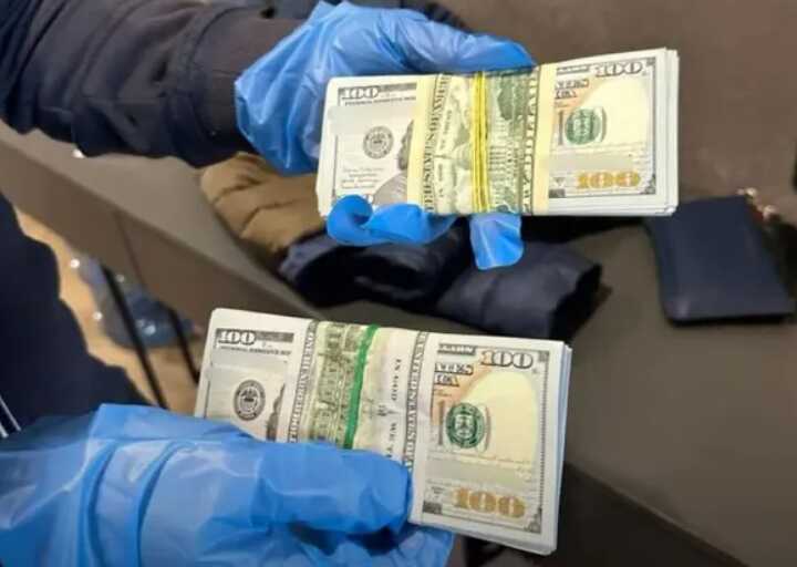 Працівниця податкової, яку затримали на одержанні 55 тисяч доларів хабаря, може вийти під заставу