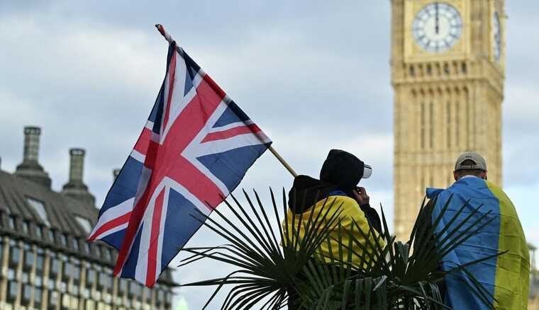 Українські біженці у Британії зможуть продовжити статус тимчасового притулку