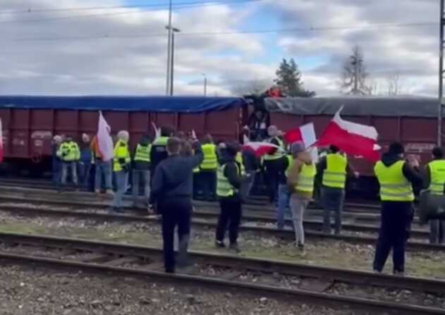 Польські фермери розпочали протести на залізниці