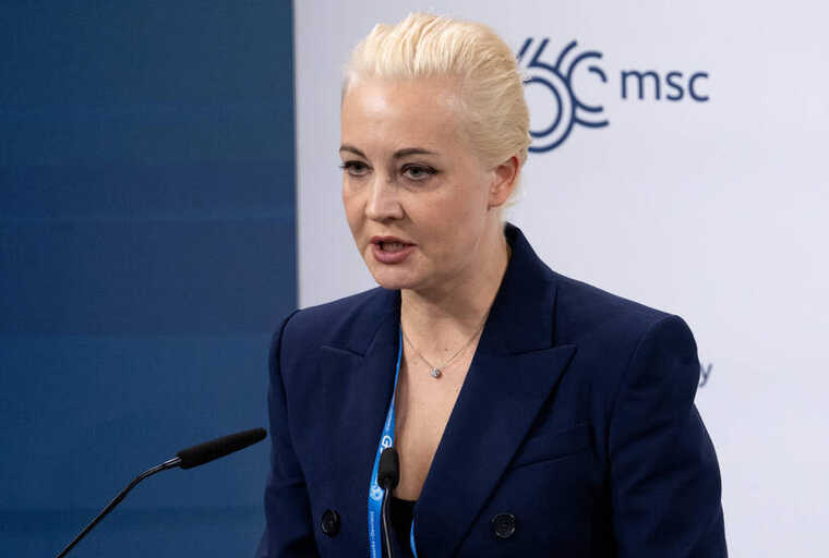 Дружина Навального заявила, що продовжить справу чоловіка та звинуватила Путіна у його вбивстві