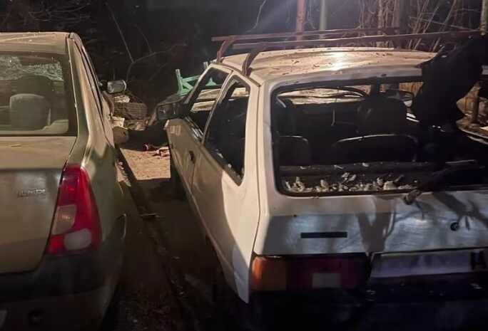 В Днепропетровской области обломки сбитых "Шахедов" повредили 3 дома и 2 авто