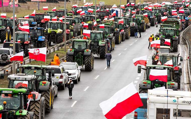 В уряді Польщі натякнули, щоб через українське зерно фермери блокували інший кордон