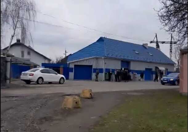 Бійка в Мукачеві: стався конфлікт між цивільними та військовим