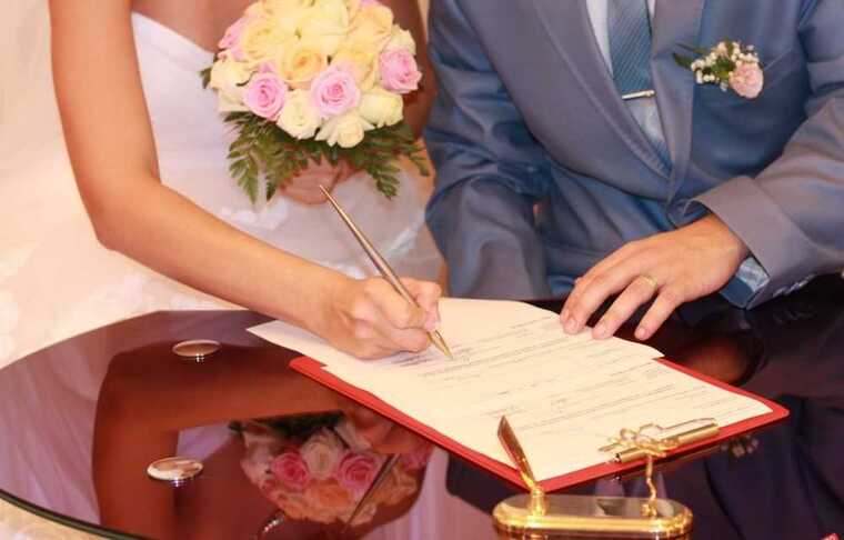 Росіяни почали масово бронювати для весілля 24 лютого, - ЗМІ