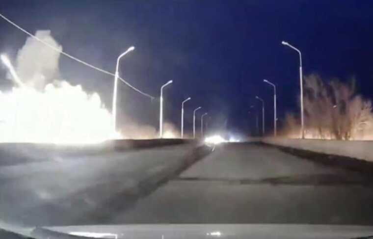 У Мережі опублікували відео знищення російської техніки під Петрівським мостом в окупованому Донецьку