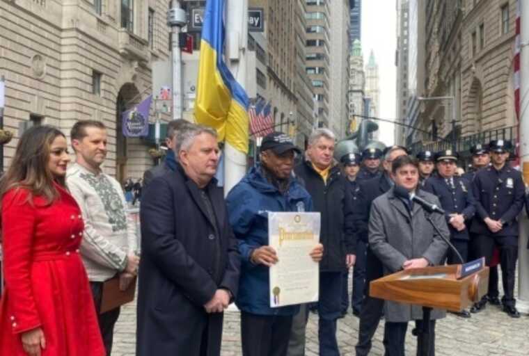 У США у центрі Нью-Йорка підняли український прапор