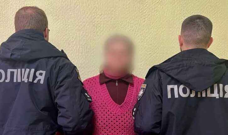 На Київщині жінка смертельно поранила свого сина, коли захищала співмешканця