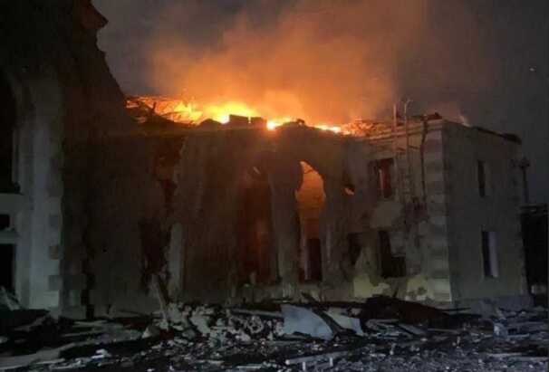 Оккупанты ударили по Константиновке: поврежден вокзал, есть пострадавший